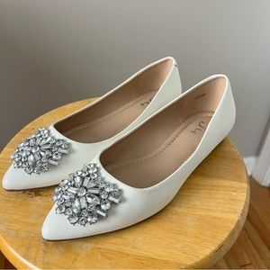 Elegant Flats with Jewel Accent